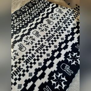 Victoria Secret PINK Sherpa Blanket 50" × 60" Black & White NWT